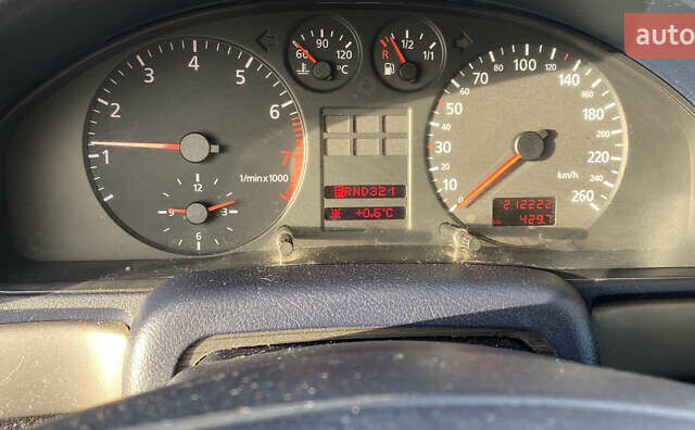 Сірий Ауді А4, об'ємом двигуна 1.78 л та пробігом 212 тис. км за 2750 $, фото 11 на Automoto.ua