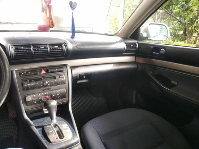 Серый Ауди А4, объемом двигателя 1.8 л и пробегом 210 тыс. км за 3500 $, фото 6 на Automoto.ua