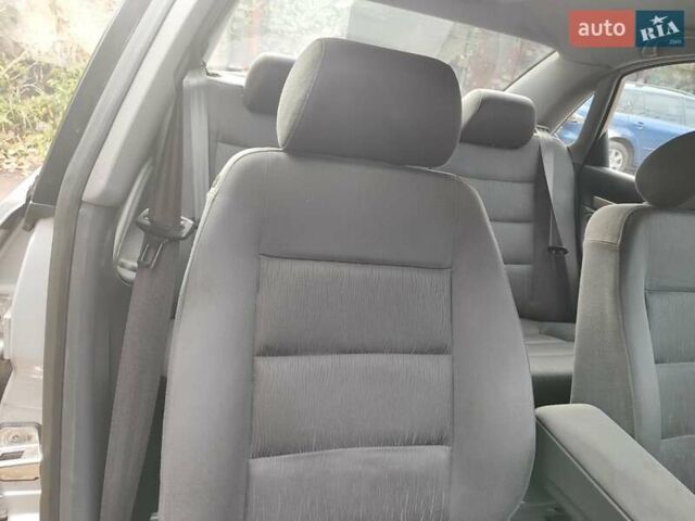 Сірий Ауді А4, об'ємом двигуна 1.6 л та пробігом 200 тис. км за 4800 $, фото 17 на Automoto.ua