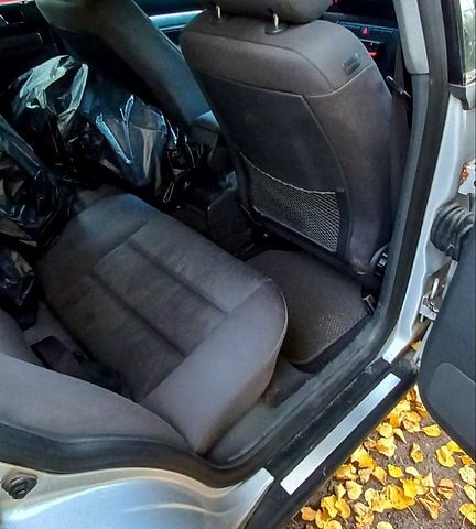 Серый Ауди А4, объемом двигателя 1.8 л и пробегом 0 тыс. км за 3650 $, фото 7 на Automoto.ua