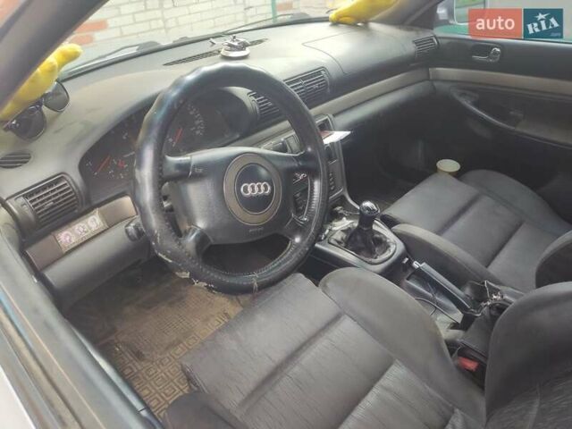 Серый Ауди А4, объемом двигателя 1.6 л и пробегом 220 тыс. км за 2100 $, фото 3 на Automoto.ua