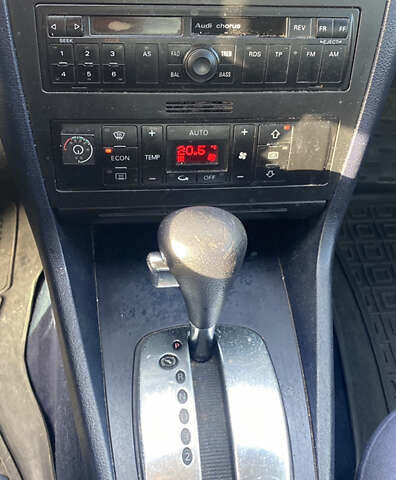 Сірий Ауді А4, об'ємом двигуна 1.78 л та пробігом 212 тис. км за 2750 $, фото 12 на Automoto.ua