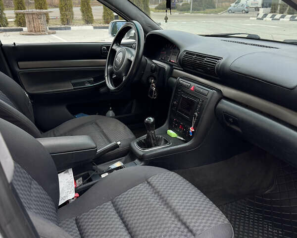 Сірий Ауді А4, об'ємом двигуна 1.6 л та пробігом 390 тис. км за 3700 $, фото 15 на Automoto.ua