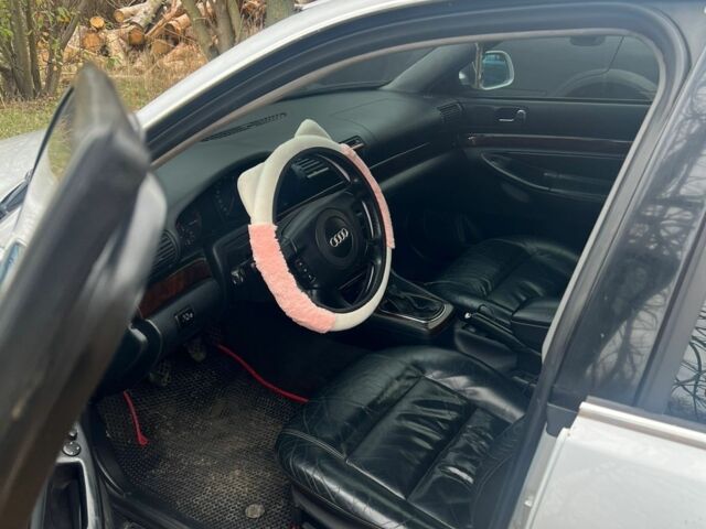 Сірий Ауді А4, об'ємом двигуна 2.5 л та пробігом 372 тис. км за 3600 $, фото 4 на Automoto.ua