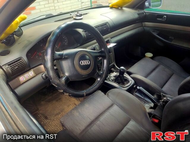 Серый Ауди А4, объемом двигателя 1.6 л и пробегом 220 тыс. км за 2100 $, фото 4 на Automoto.ua