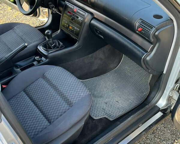 Сірий Ауді А4, об'ємом двигуна 1.6 л та пробігом 226 тис. км за 4200 $, фото 14 на Automoto.ua