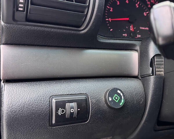 Сірий Ауді А4, об'ємом двигуна 1.6 л та пробігом 390 тис. км за 3700 $, фото 12 на Automoto.ua