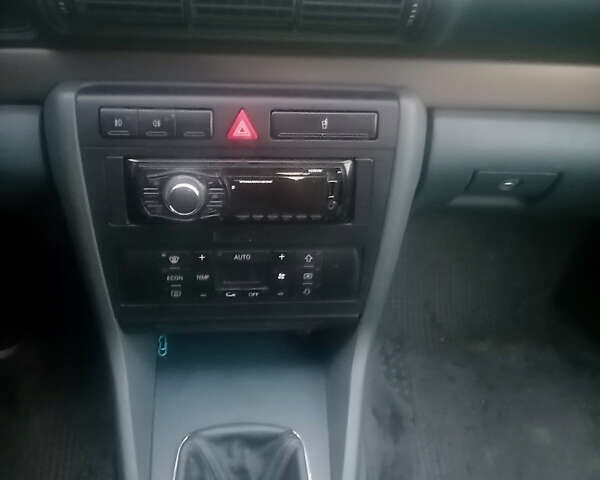 Ауді А4 1999 у Бурштыне на Automoto.ua Сірий Ауді А4, об'ємом двигуна 1.8 л та пробігом 310 тис. км за 2900 $, фото 6 на Automoto.ua
