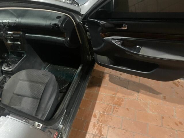Сірий Ауді А4, об'ємом двигуна 1.6 л та пробігом 200 тис. км за 1250 $, фото 4 на Automoto.ua