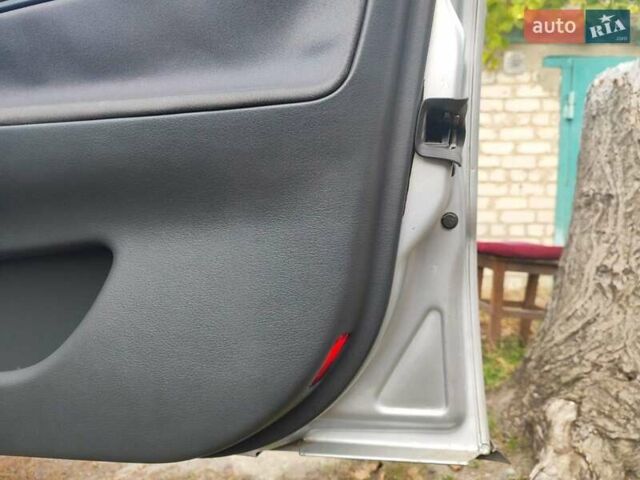 Сірий Ауді А4, об'ємом двигуна 1.6 л та пробігом 200 тис. км за 4800 $, фото 13 на Automoto.ua