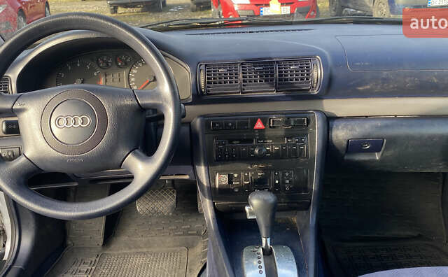 Сірий Ауді А4, об'ємом двигуна 1.78 л та пробігом 212 тис. км за 2750 $, фото 9 на Automoto.ua