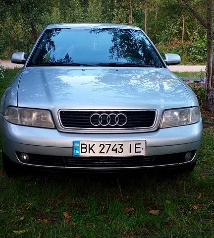 Серый Ауди А4, объемом двигателя 1.6 л и пробегом 290 тыс. км за 3000 $, фото 1 на Automoto.ua