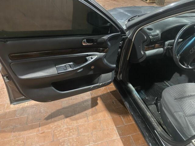 Сірий Ауді А4, об'ємом двигуна 1.6 л та пробігом 200 тис. км за 1250 $, фото 1 на Automoto.ua