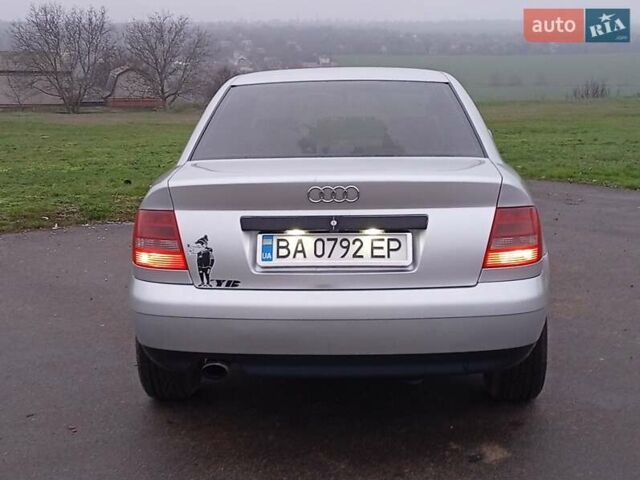 Сірий Ауді А4, об'ємом двигуна 1.6 л та пробігом 225 тис. км за 3000 $, фото 11 на Automoto.ua