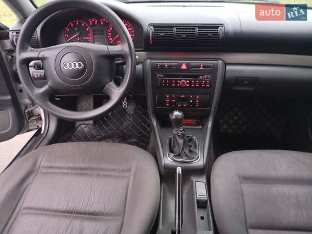 Сірий Ауді А4, об'ємом двигуна 1.6 л та пробігом 225 тис. км за 3000 $, фото 3 на Automoto.ua