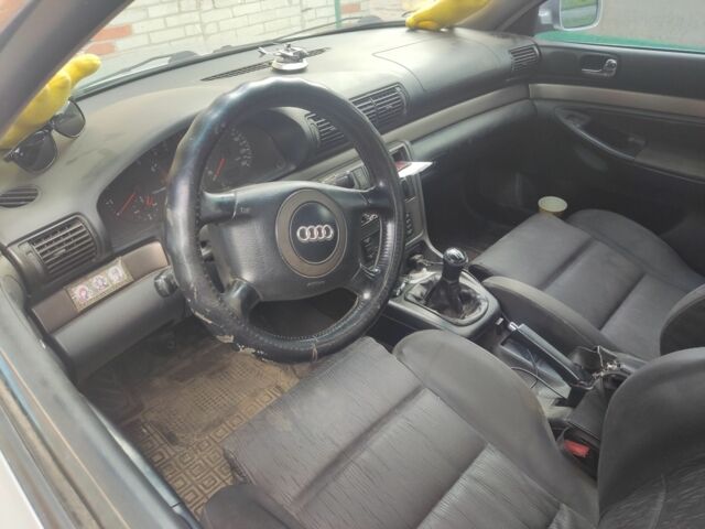 Серый Ауди А4, объемом двигателя 1.6 л и пробегом 220 тыс. км за 2100 $, фото 5 на Automoto.ua