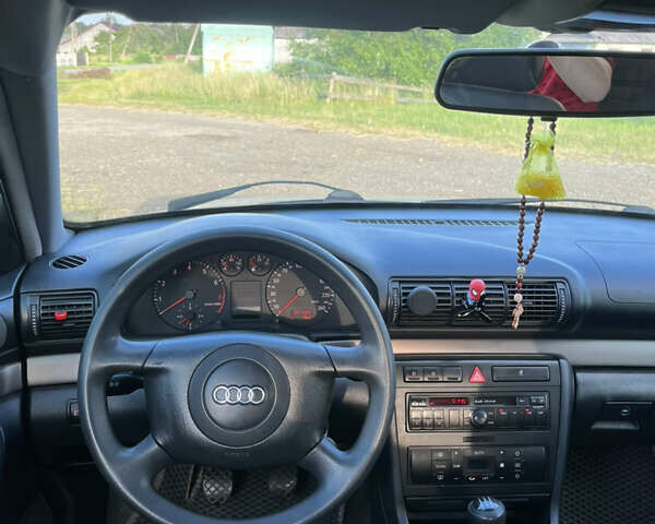 Сірий Ауді А4, об'ємом двигуна 1.6 л та пробігом 226 тис. км за 4200 $, фото 16 на Automoto.ua