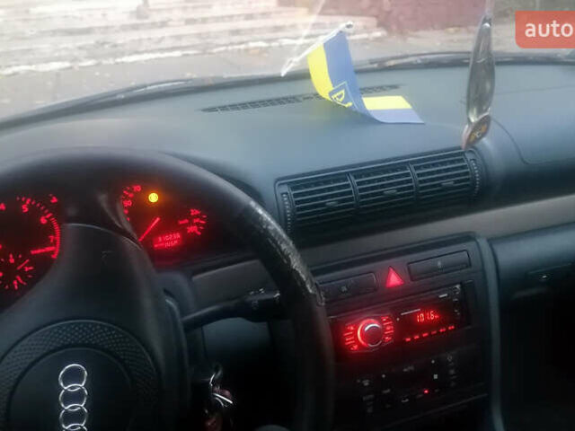Ауді А4 1999 у Бурштыне на Automoto.ua Сірий Ауді А4, об'ємом двигуна 1.8 л та пробігом 310 тис. км за 2900 $, фото 4 на Automoto.ua