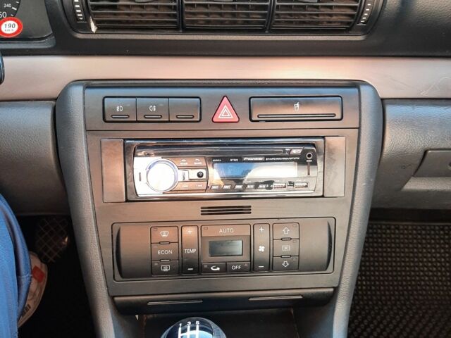 Серый Ауди А4, объемом двигателя 1.8 л и пробегом 283 тыс. км за 3950 $, фото 9 на Automoto.ua