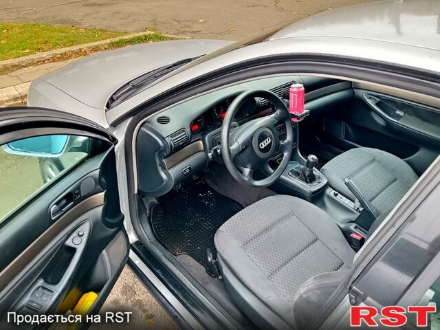 Серый Ауди А4, объемом двигателя 1.9 л и пробегом 378 тыс. км за 4000 $, фото 5 на Automoto.ua