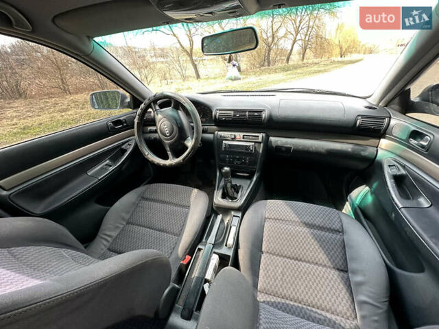 Сірий Ауді А4, об'ємом двигуна 1.6 л та пробігом 280 тис. км за 2750 $, фото 2 на Automoto.ua