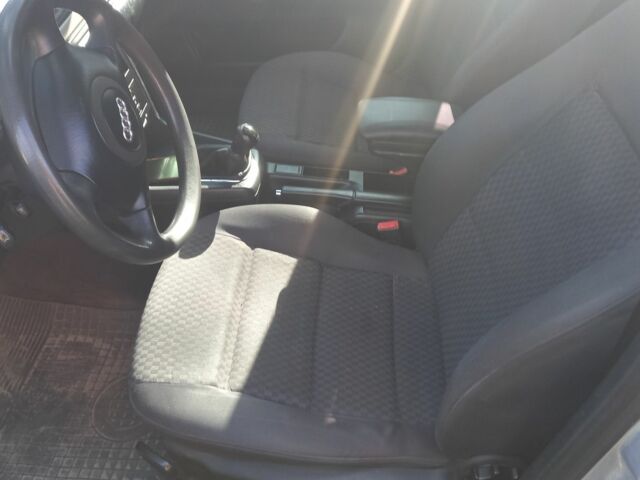 Серый Ауди А4, объемом двигателя 2 л и пробегом 230 тыс. км за 2700 $, фото 3 на Automoto.ua