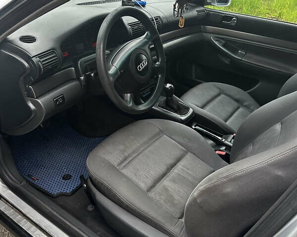 Сірий Ауді А4, об'ємом двигуна 1.8 л та пробігом 400 тис. км за 4000 $, фото 2 на Automoto.ua