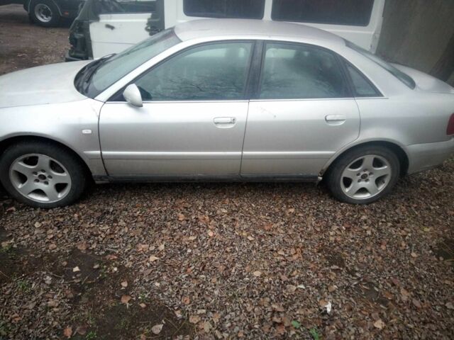 Сірий Ауді А4, об'ємом двигуна 2.5 л та пробігом 1000 тис. км за 1500 $, фото 5 на Automoto.ua