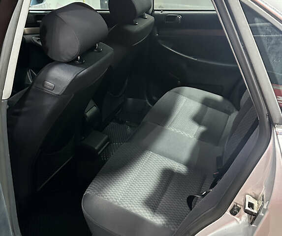 Сірий Ауді А4, об'ємом двигуна 1.6 л та пробігом 210 тис. км за 3650 $, фото 4 на Automoto.ua