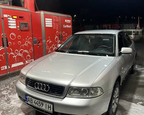 Сірий Ауді А4, об'ємом двигуна 1.6 л та пробігом 210 тис. км за 3650 $, фото 2 на Automoto.ua