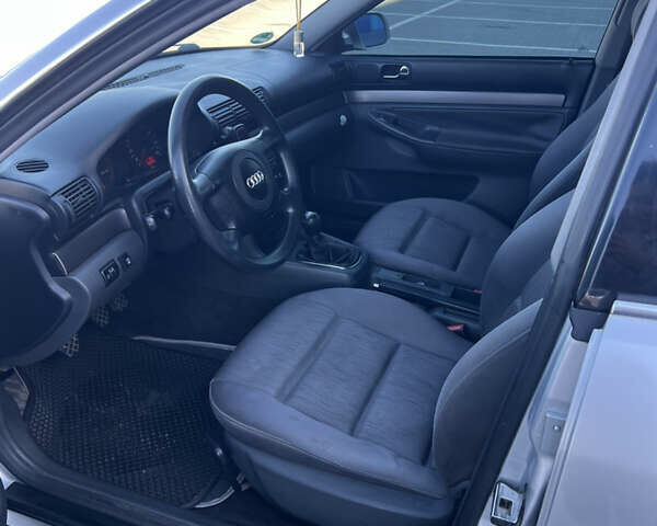 Серый Ауди А4, объемом двигателя 1.8 л и пробегом 283 тыс. км за 3950 $, фото 6 на Automoto.ua