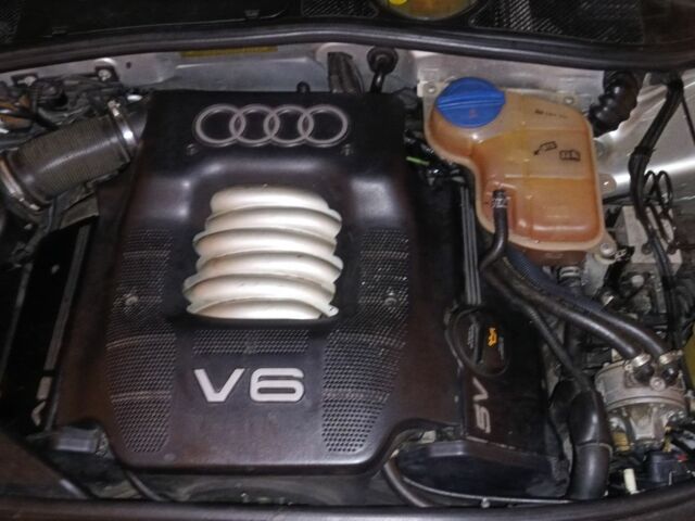 Сірий Ауді А4, об'ємом двигуна 2.4 л та пробігом 284 тис. км за 4700 $, фото 1 на Automoto.ua