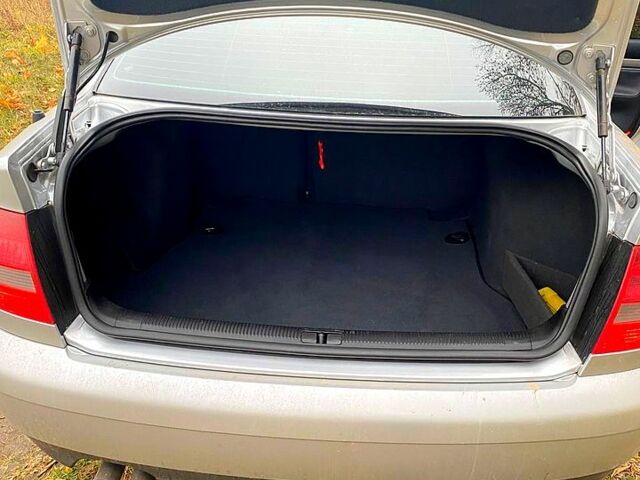 Серый Ауди А4, объемом двигателя 1.8 л и пробегом 289 тыс. км за 5100 $, фото 3 на Automoto.ua