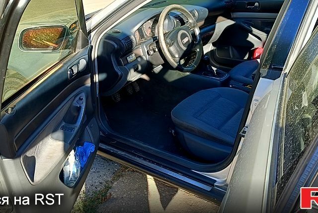 Серый Ауди А4, объемом двигателя 2.5 л и пробегом 350 тыс. км за 4000 $, фото 1 на Automoto.ua