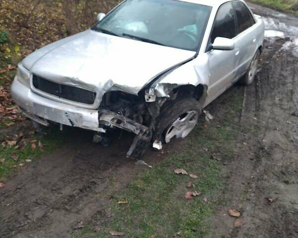 Сірий Ауді А4, об'ємом двигуна 2.4 л та пробігом 384 тис. км за 1000 $, фото 1 на Automoto.ua