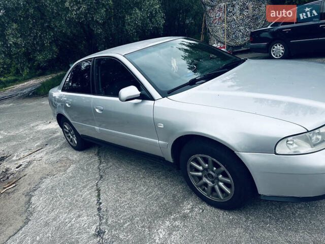 Сірий Ауді А4, об'ємом двигуна 1.8 л та пробігом 400 тис. км за 4000 $, фото 1 на Automoto.ua