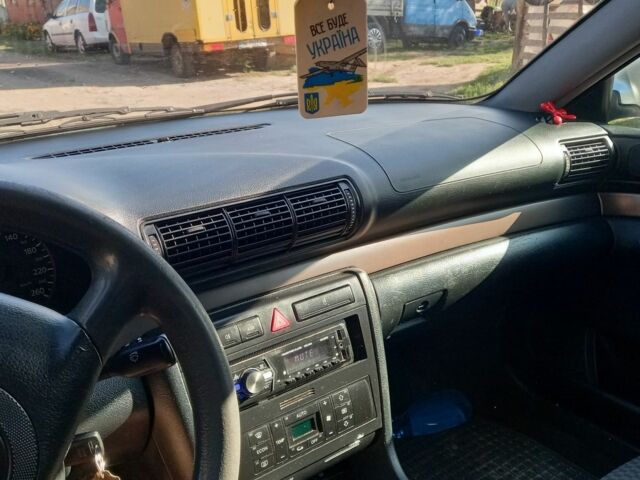 Серый Ауди А4, объемом двигателя 2 л и пробегом 230 тыс. км за 2700 $, фото 4 на Automoto.ua