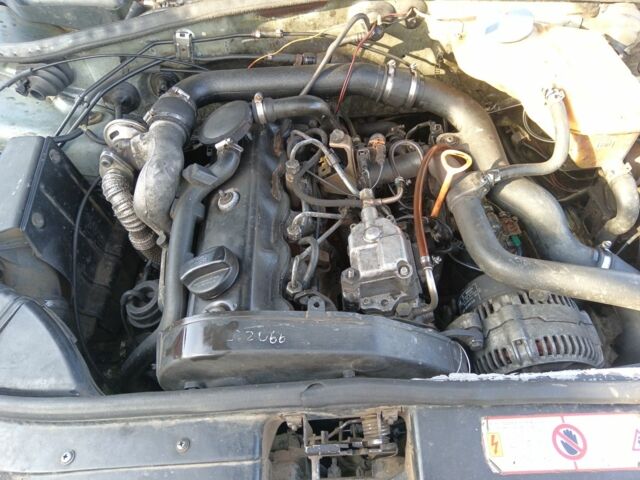 Серый Ауди А4, объемом двигателя 2 л и пробегом 380 тыс. км за 1600 $, фото 3 на Automoto.ua