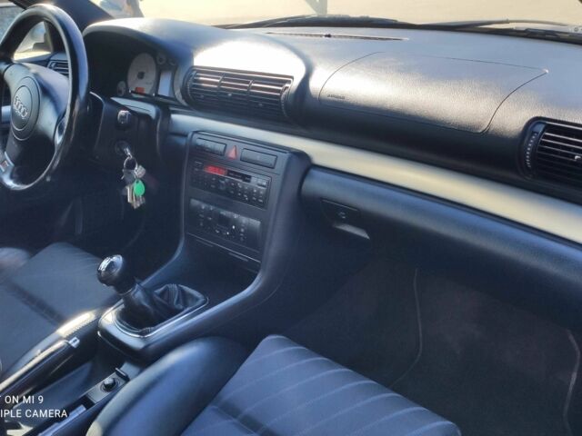 Сірий Ауді А4, об'ємом двигуна 1.8 л та пробігом 275 тис. км за 3603 $, фото 8 на Automoto.ua