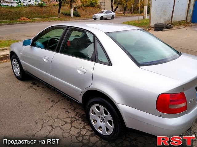 Серый Ауди А4, объемом двигателя 1.9 л и пробегом 378 тыс. км за 4000 $, фото 3 на Automoto.ua