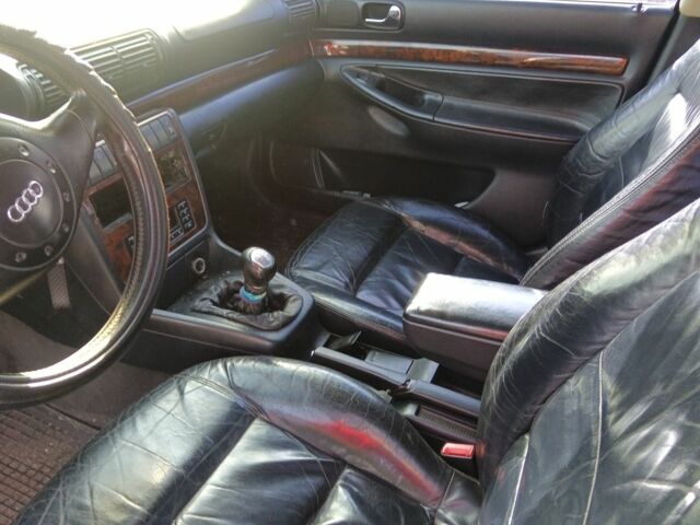 Серый Ауди А4, объемом двигателя 2 л и пробегом 380 тыс. км за 1613 $, фото 2 на Automoto.ua