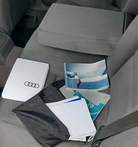 Сірий Ауді А4, об'ємом двигуна 2 л та пробігом 257 тис. км за 6000 $, фото 9 на Automoto.ua
