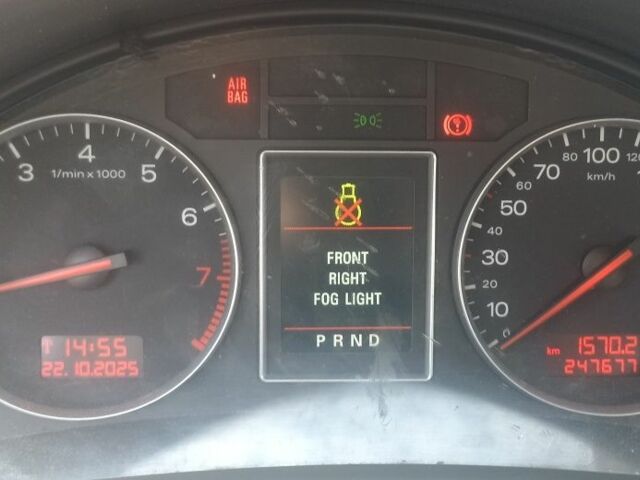 Сірий Ауді А4, об'ємом двигуна 1.8 л та пробігом 250 тис. км за 3100 $, фото 6 на Automoto.ua