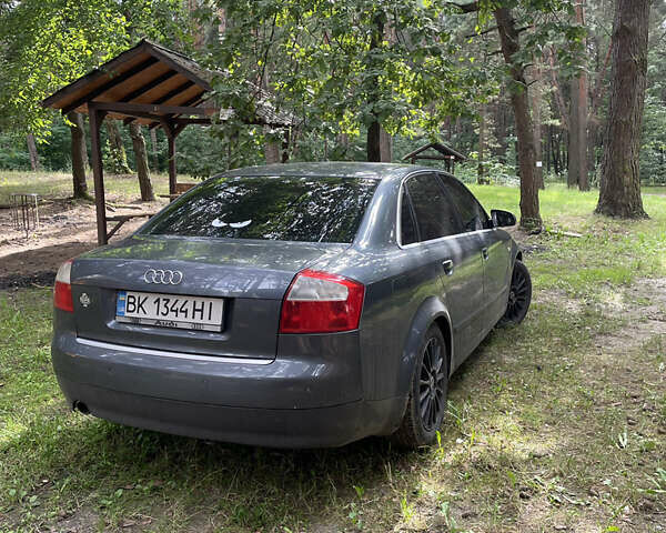 Серый Ауди А4, объемом двигателя 2 л и пробегом 346 тыс. км за 4500 $, фото 2 на Automoto.ua