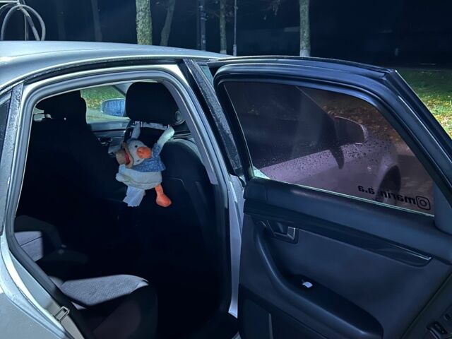 Ауді А4 2001 у Шостке на Automoto.ua Сірий Ауді А4, об'ємом двигуна 2 л та пробігом 236 тис. км за 6100 $, фото 7 на Automoto.ua