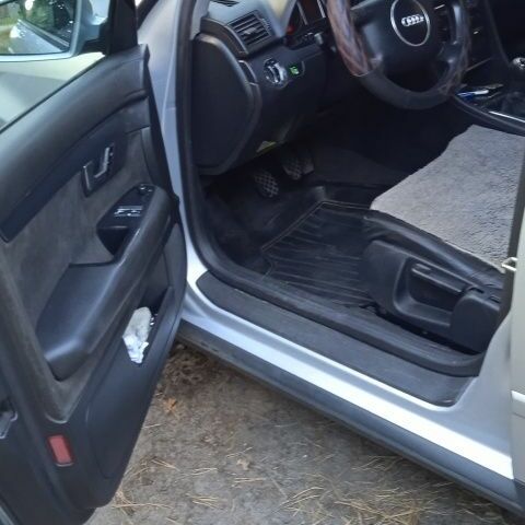 Сірий Ауді А4, об'ємом двигуна 2 л та пробігом 337 тис. км за 5500 $, фото 4 на Automoto.ua