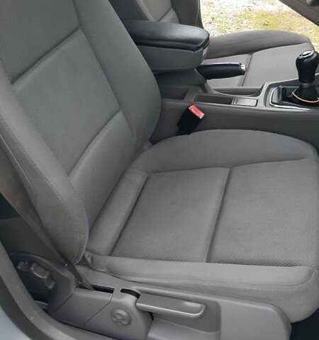 Сірий Ауді А4, об'ємом двигуна 2 л та пробігом 257 тис. км за 6000 $, фото 17 на Automoto.ua