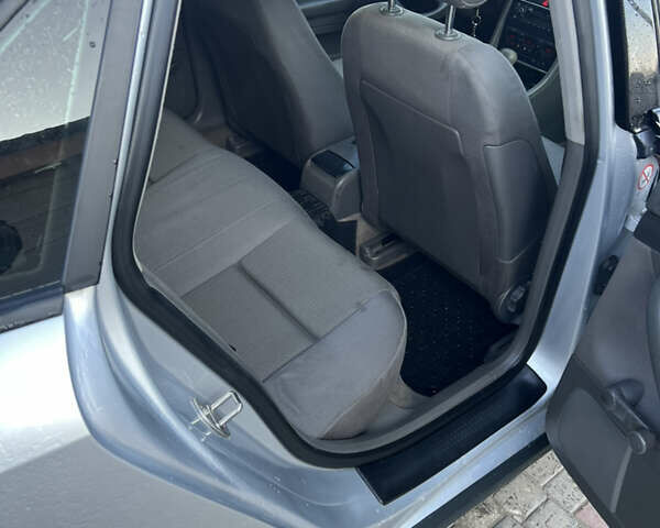 Сірий Ауді А4, об'ємом двигуна 2 л та пробігом 260 тис. км за 4200 $, фото 11 на Automoto.ua