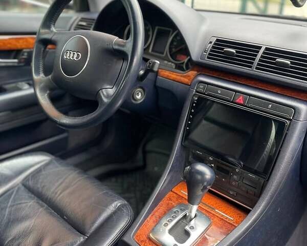 Ауді А4 2001 у Чернівцях на Automoto.ua Сірий Ауді А4, об'ємом двигуна 2 л та пробігом 152 тис. км за 4700 $, фото 4 на Automoto.ua