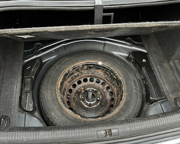 Серый Ауди А4, объемом двигателя 1.6 л и пробегом 270 тыс. км за 4000 $, фото 7 на Automoto.ua